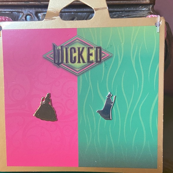 Neon Tuesday NWT Wicked Universal Gold and Silver Earrings Elphaba & Glenda bag - Picture 1 of 5